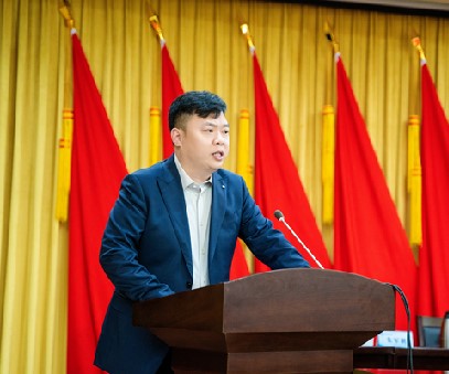 洛陽(yáng)開(kāi)元集團董事長(cháng)許明月當選為洛陽(yáng)民建企業(yè)家協(xié)會(huì )第一屆會(huì )長(cháng)
